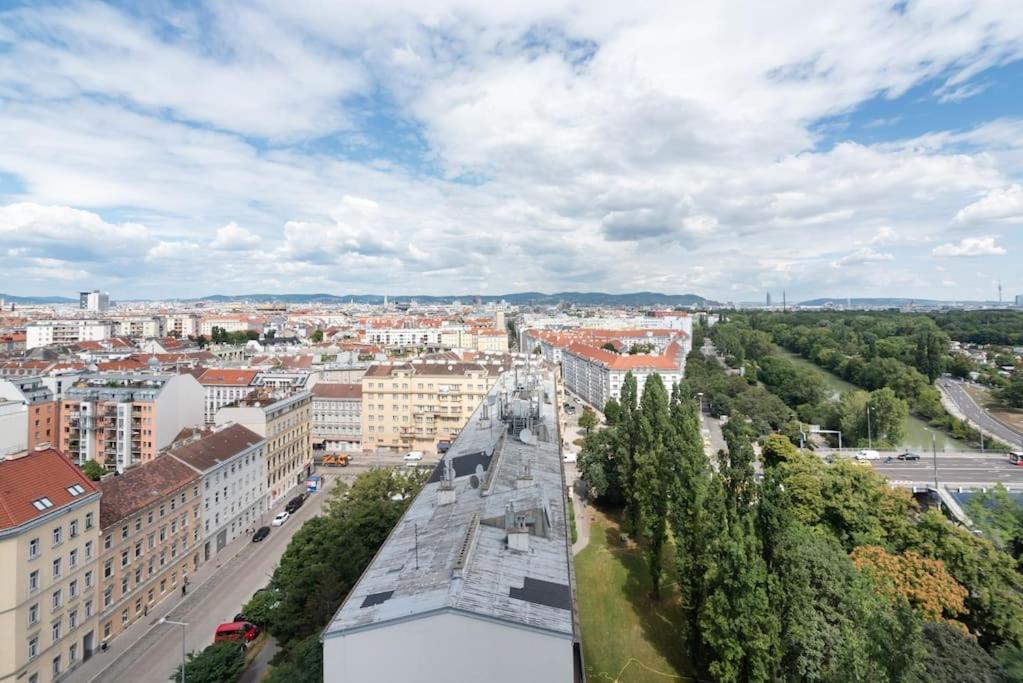 Ferienwohnung Hoch Hinaus, Neu Und Stilvoll Mit Pool Am Dach Wien Exterior foto