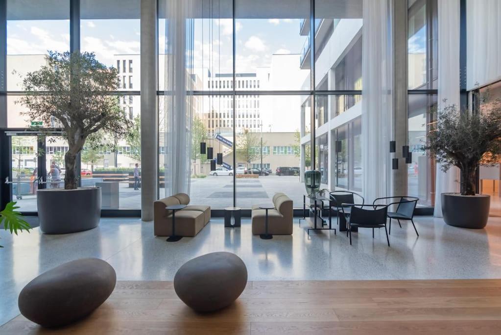 Ferienwohnung Hoch Hinaus, Neu Und Stilvoll Mit Pool Am Dach Wien Exterior foto