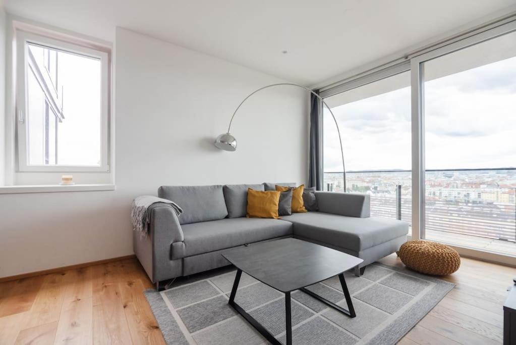 Ferienwohnung Hoch Hinaus, Neu Und Stilvoll Mit Pool Am Dach Wien Exterior foto