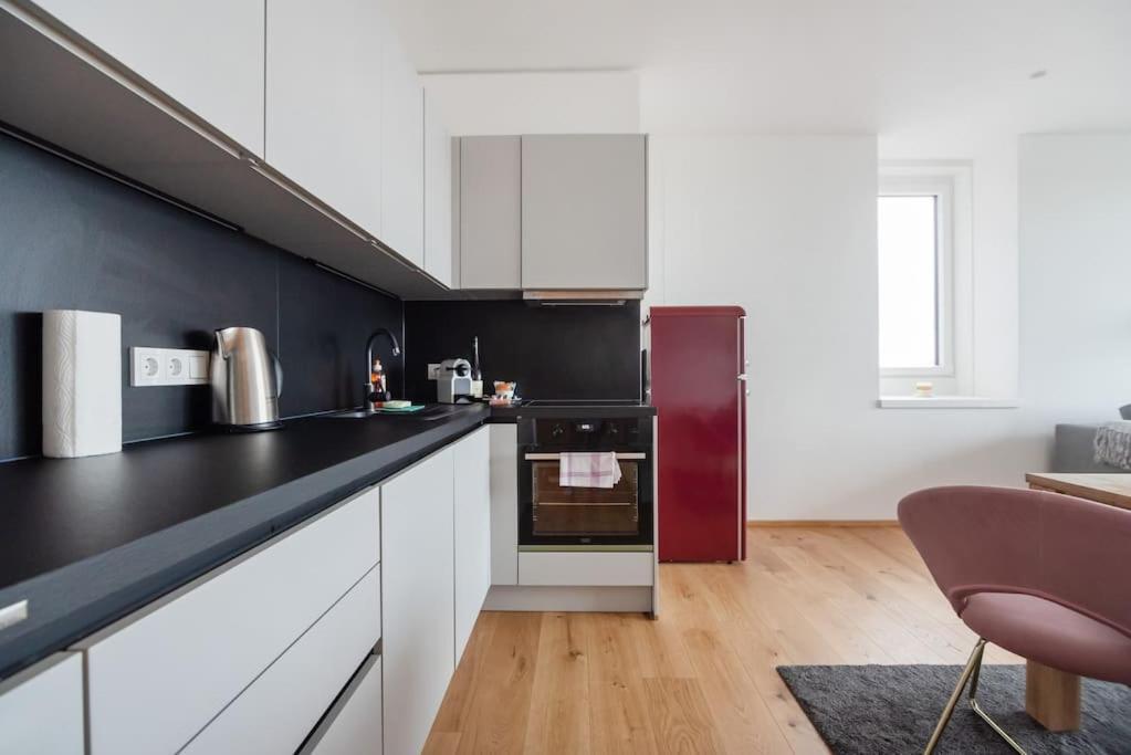 Ferienwohnung Hoch Hinaus, Neu Und Stilvoll Mit Pool Am Dach Wien Exterior foto
