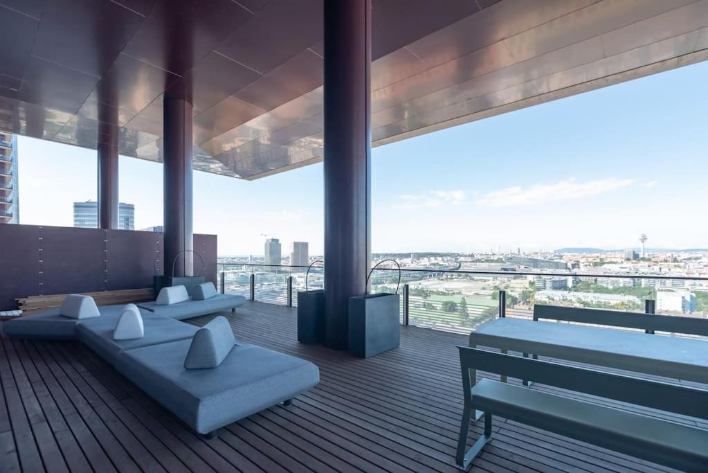 Ferienwohnung Hoch Hinaus, Neu Und Stilvoll Mit Pool Am Dach Wien Exterior foto
