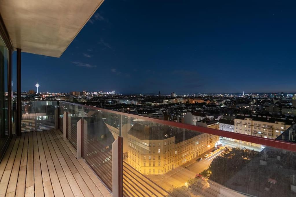 Ferienwohnung Hoch Hinaus, Neu Und Stilvoll Mit Pool Am Dach Wien Exterior foto
