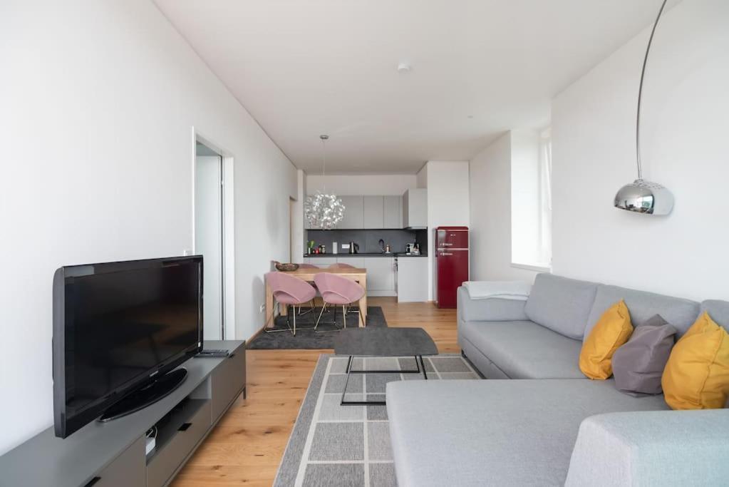 Ferienwohnung Hoch Hinaus, Neu Und Stilvoll Mit Pool Am Dach Wien Exterior foto