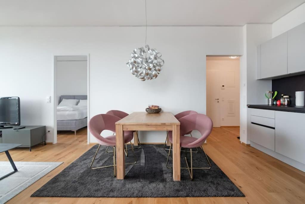 Ferienwohnung Hoch Hinaus, Neu Und Stilvoll Mit Pool Am Dach Wien Exterior foto